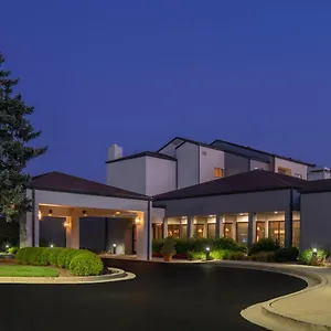 Courtyard By Marriott East Hotel